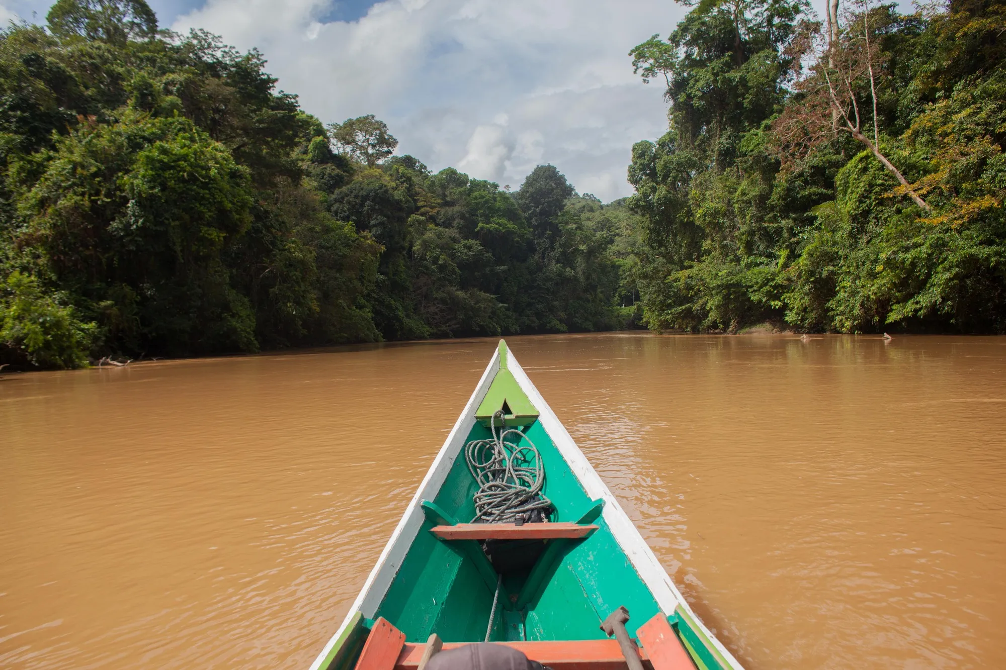 Bow of a wooden longboat heading up the Sapulot River